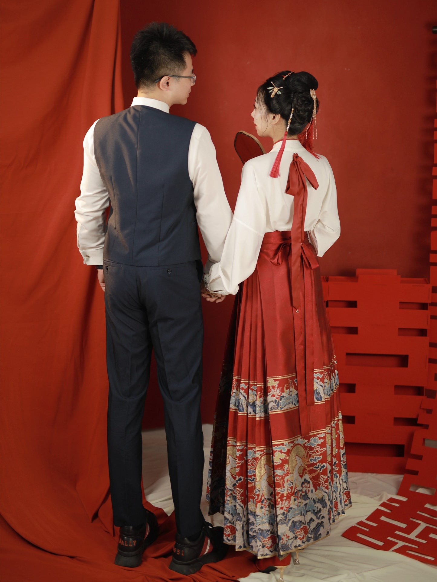 19、Xiao Lu Shui Original Qinse Ming Dynasty Hanfu with Modern Chinese-style Red Horseface Skirt Wedding Outfit Set.
