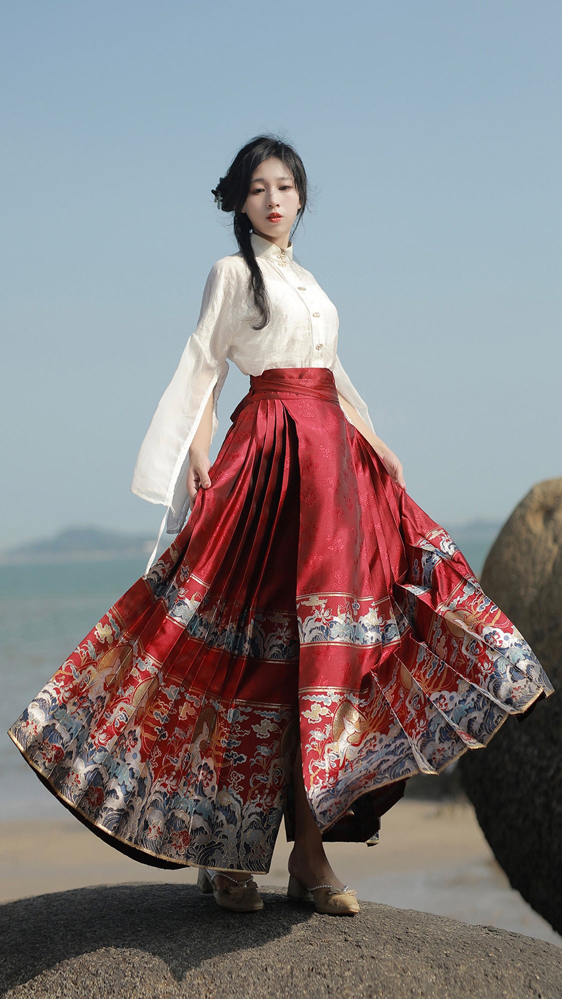 [Deer Spirit Shaking the Sea]Traditional Chinese Ming-style Red Brocade Mid-length Horseface Skirt