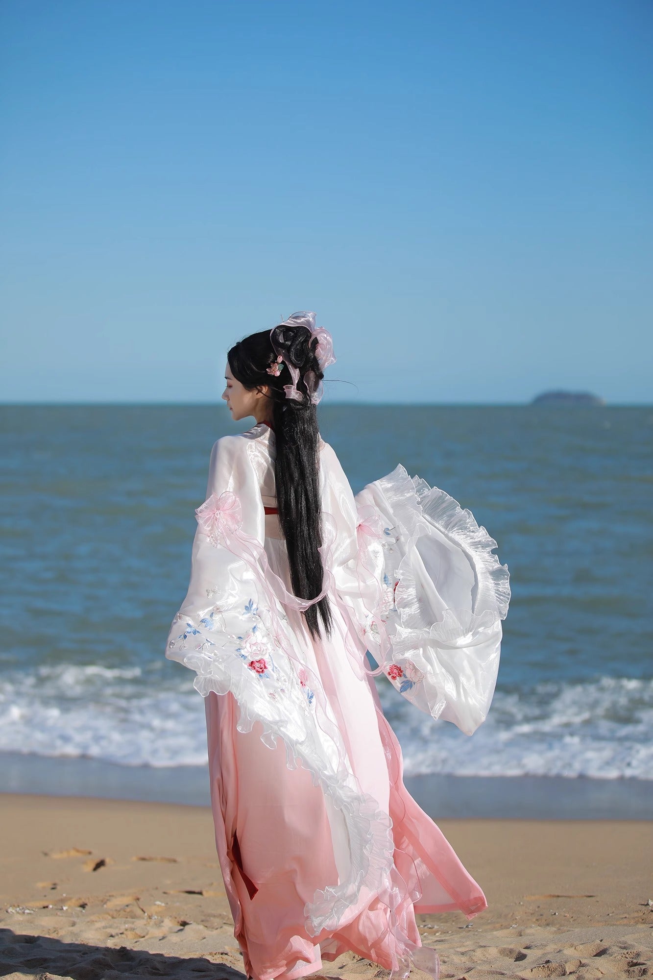 15 Flowing Fragrance Ode: Dawn Deer Water Original Hanfu Ancient Costume for Women, Pink Han-Style Elements from the Wei, Jin, Southern, and Northern Dynasties, Full-Length Sleeves, Chest-Hugging, Embroidered