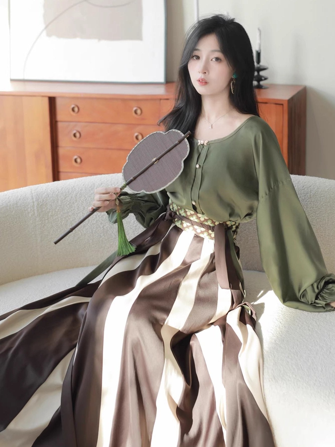 47 Xiao Lu Shui Jiao Xia Ke Original Innovative New Chinese Style Tang Dynasty-Inspired Hanfu Round-Neck Shirt, Improved Mid-Waist Twenty-Eight-Panel Skirt, Autumn Collection New Arrival