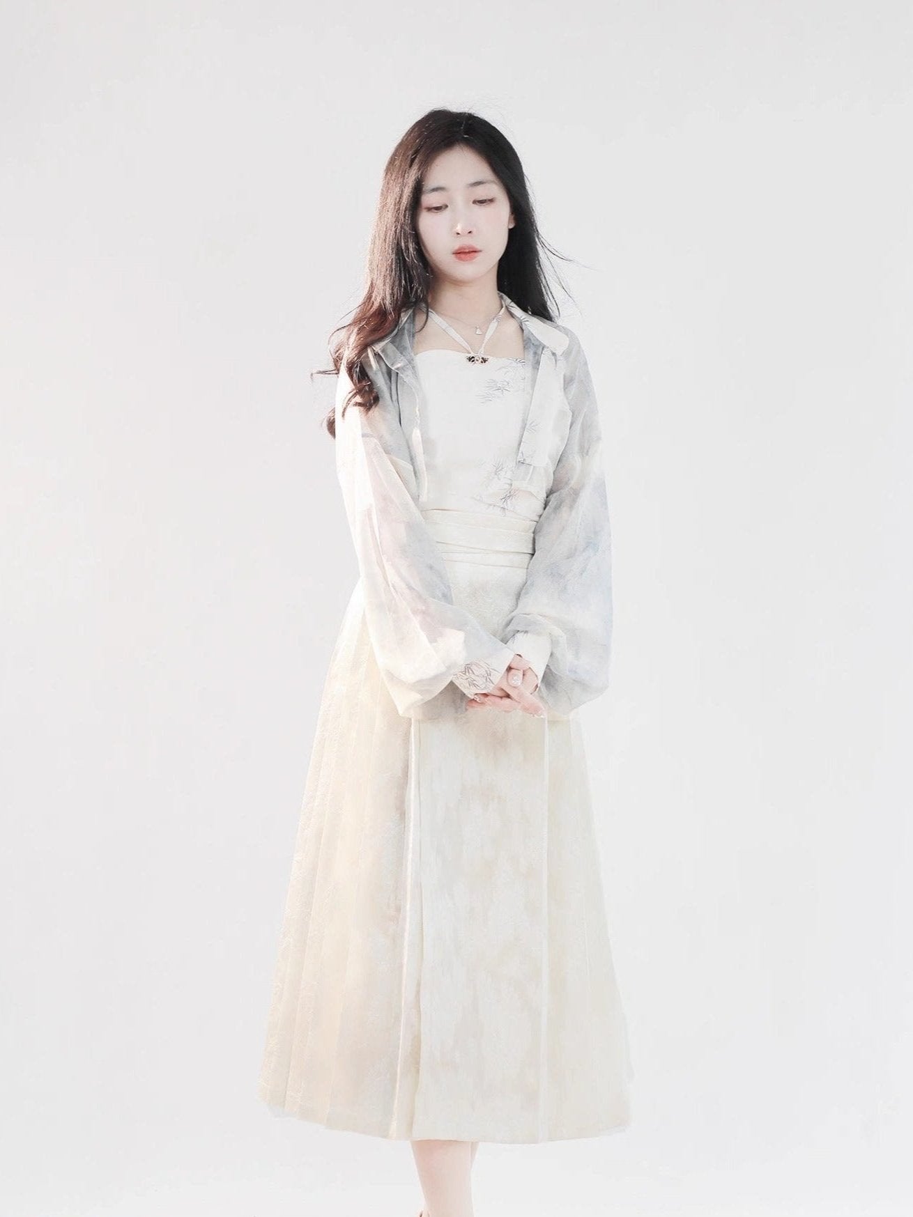 29 Moon Veiled in Smoke Xiao Lu Shui Original Ming Dynasty-style Hanfu Shoulder Cape, Lightweight Sun Protection Jacket for Summer, Double-Breasted Open Front Cardigan with Straps, Golden Horseface Skirt.