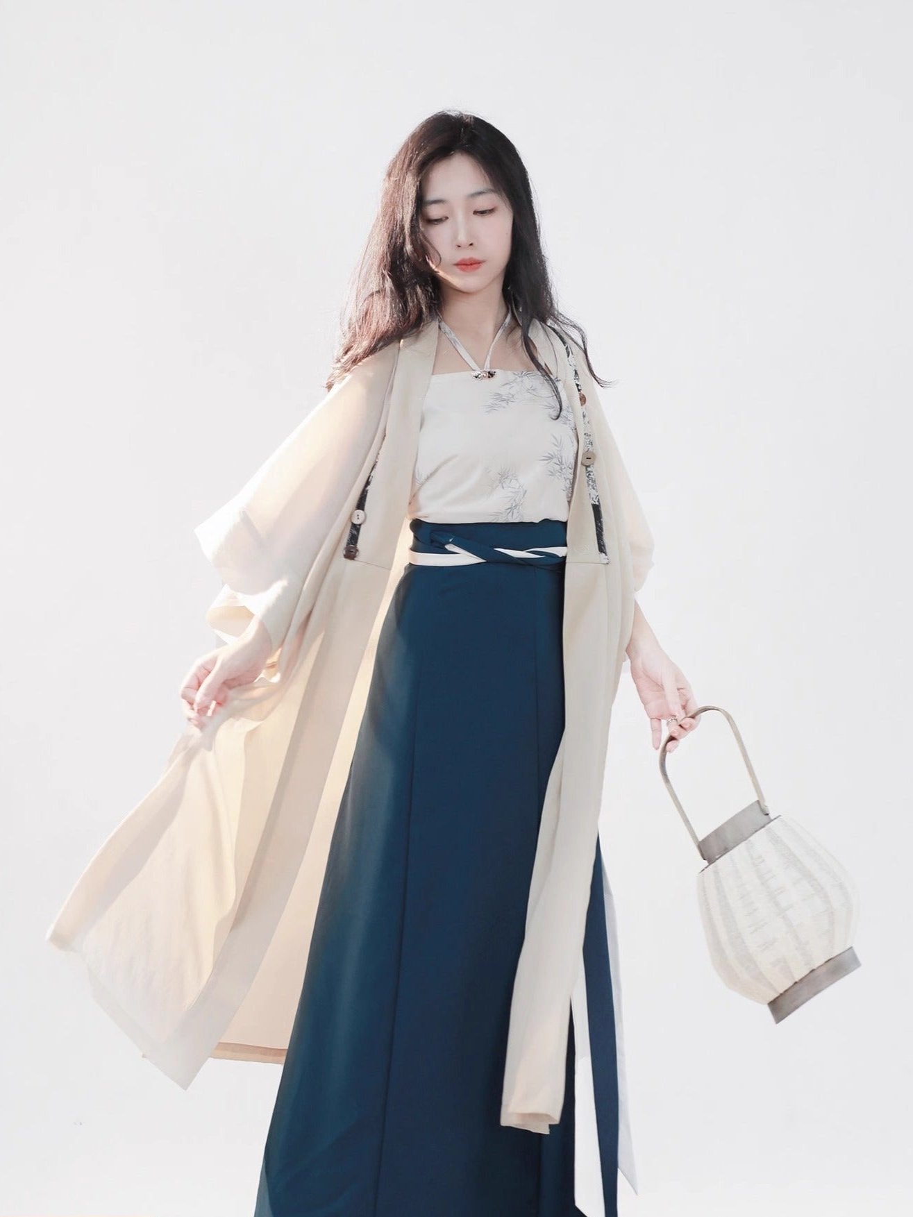 50 Xiao Lu Shui's original Hanfu Tang made waist-length eight-broken skirt improved straight collar placket Changgan Temple spring and summer suspender daily