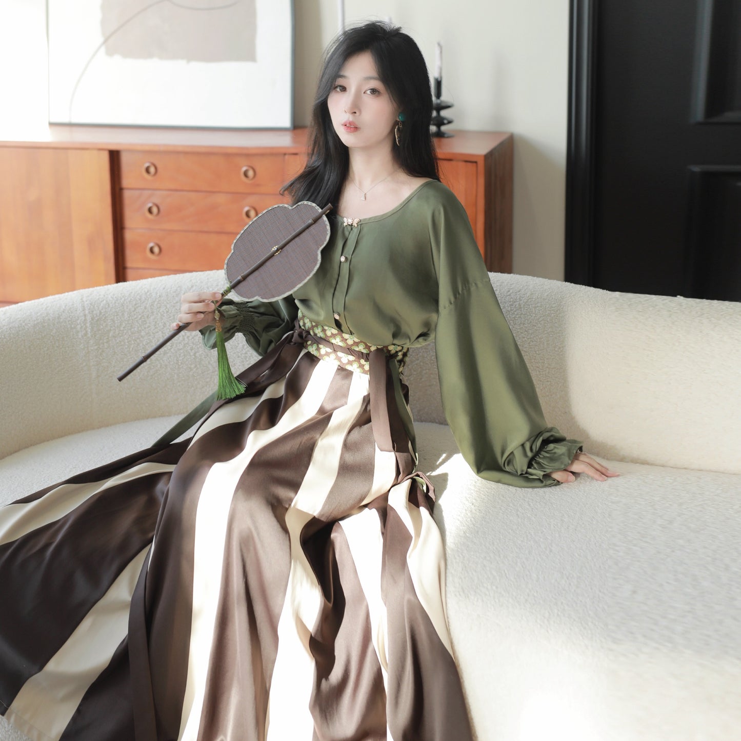 47 Xiao Lu Shui Jiao Xia Ke Original Innovative New Chinese Style Tang Dynasty-Inspired Hanfu Round-Neck Shirt, Improved Mid-Waist Twenty-Eight-Panel Skirt, Autumn Collection New Arrival