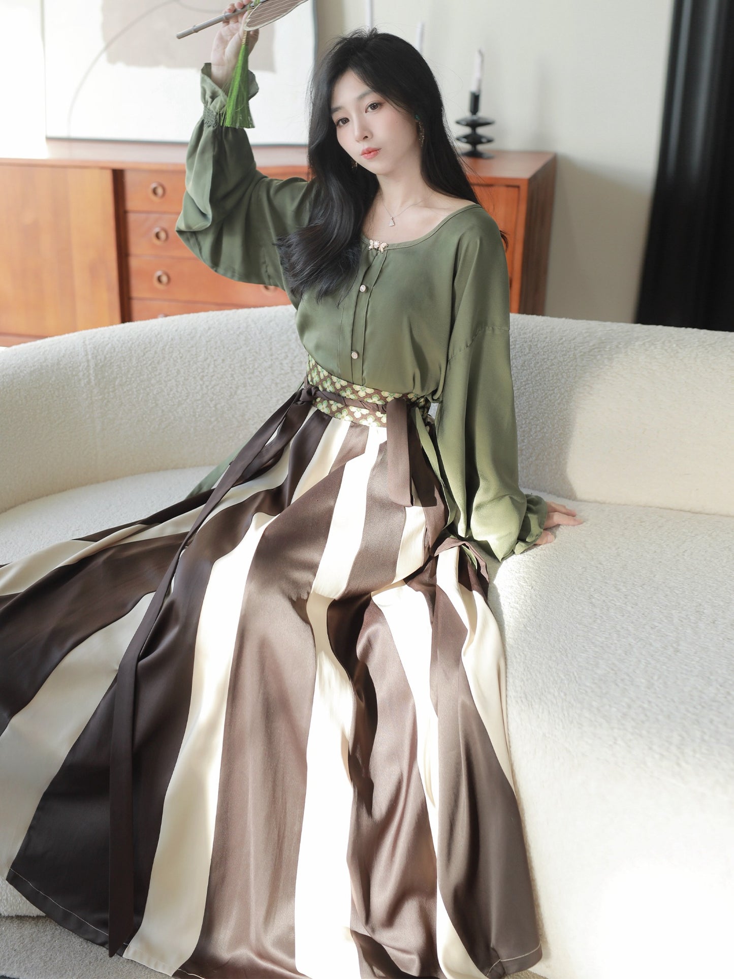 47 Xiao Lu Shui Jiao Xia Ke Original Innovative New Chinese Style Tang Dynasty-Inspired Hanfu Round-Neck Shirt, Improved Mid-Waist Twenty-Eight-Panel Skirt, Autumn Collection New Arrival