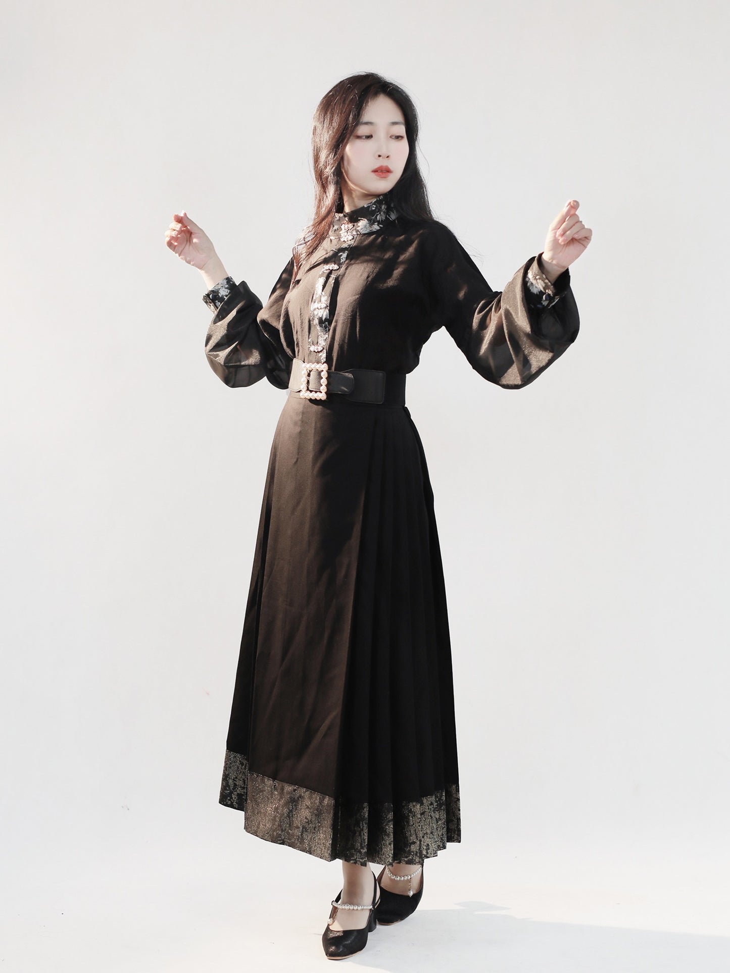 38 Midnight Falling Xiao Lu Shui Hanfu Improved Ming Dynasty Style, Black Tencel Stand Collar Shirt, Waist-Length Embroidered Gold Horseface Skirt, Autumn and Winter Collection