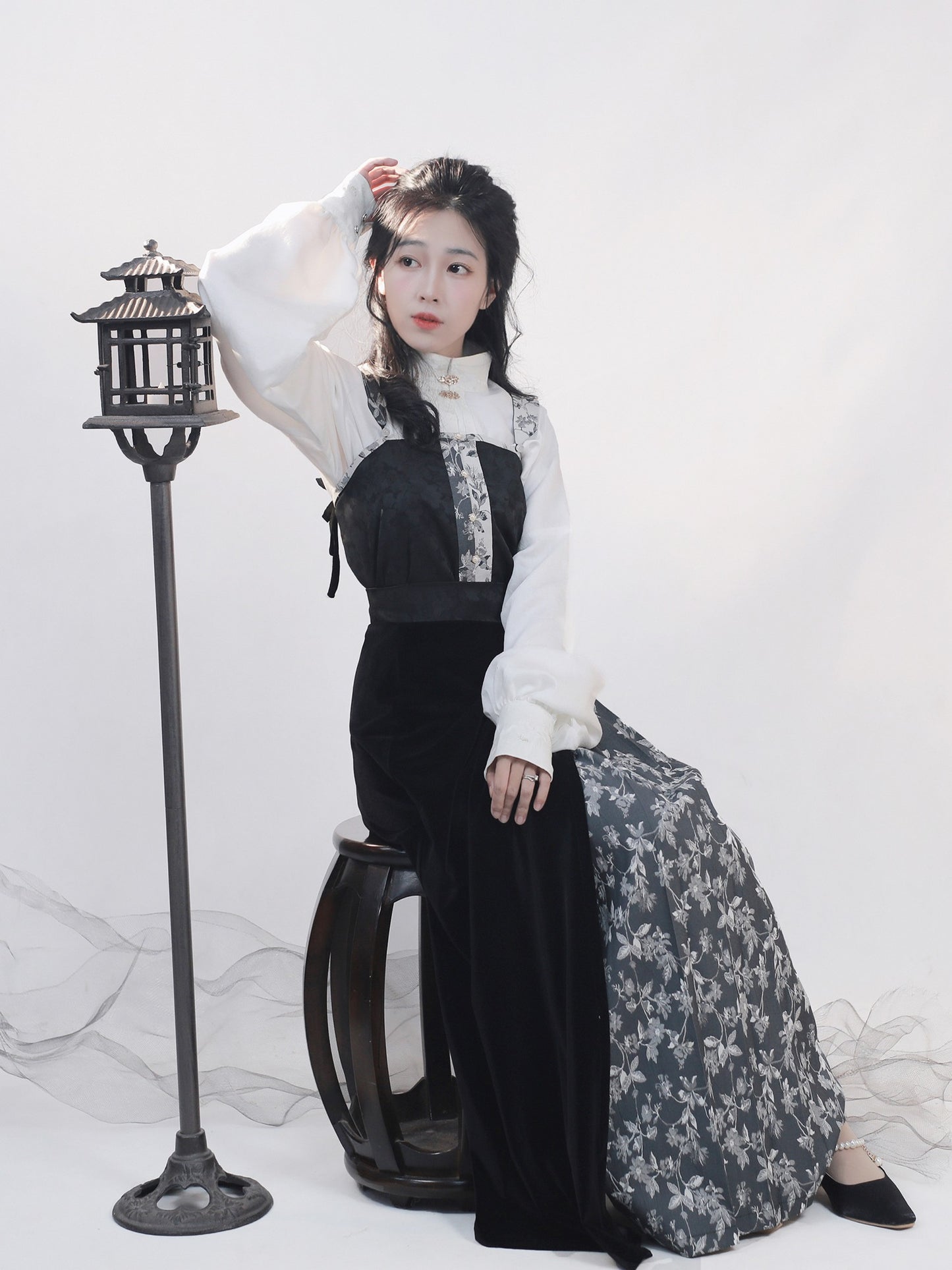 37 Frosty Moon Night Xiao Lu Shui Element Traditional Chinese Clothing, Autumn Collection, Black & White Jacquard, Cool Velvet, Song Dynasty Swirling Skirt, Stand Collar, Ming Dynasty-style Main Waistband