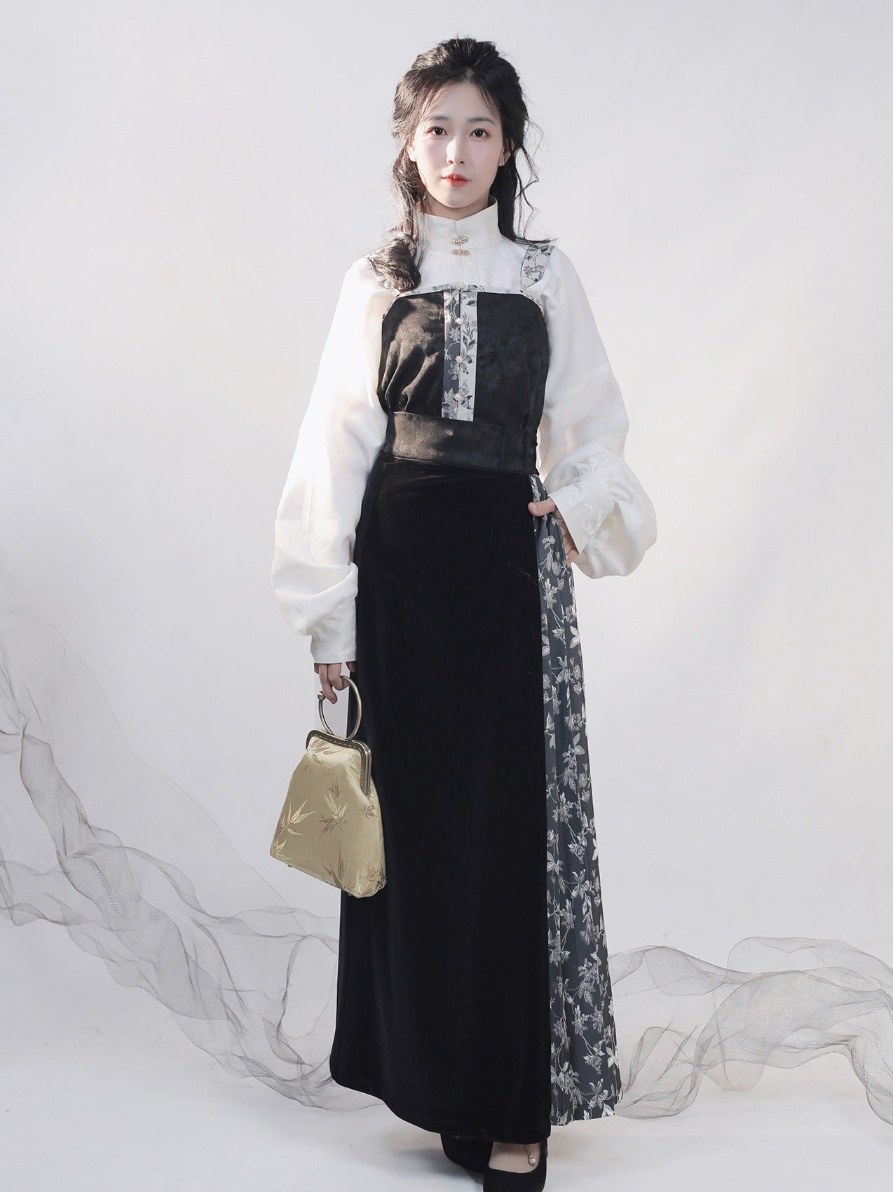 37 Frosty Moon Night Xiao Lu Shui Element Traditional Chinese Clothing, Autumn Collection, Black & White Jacquard, Cool Velvet, Song Dynasty Swirling Skirt, Stand Collar, Ming Dynasty-style Main Waistband