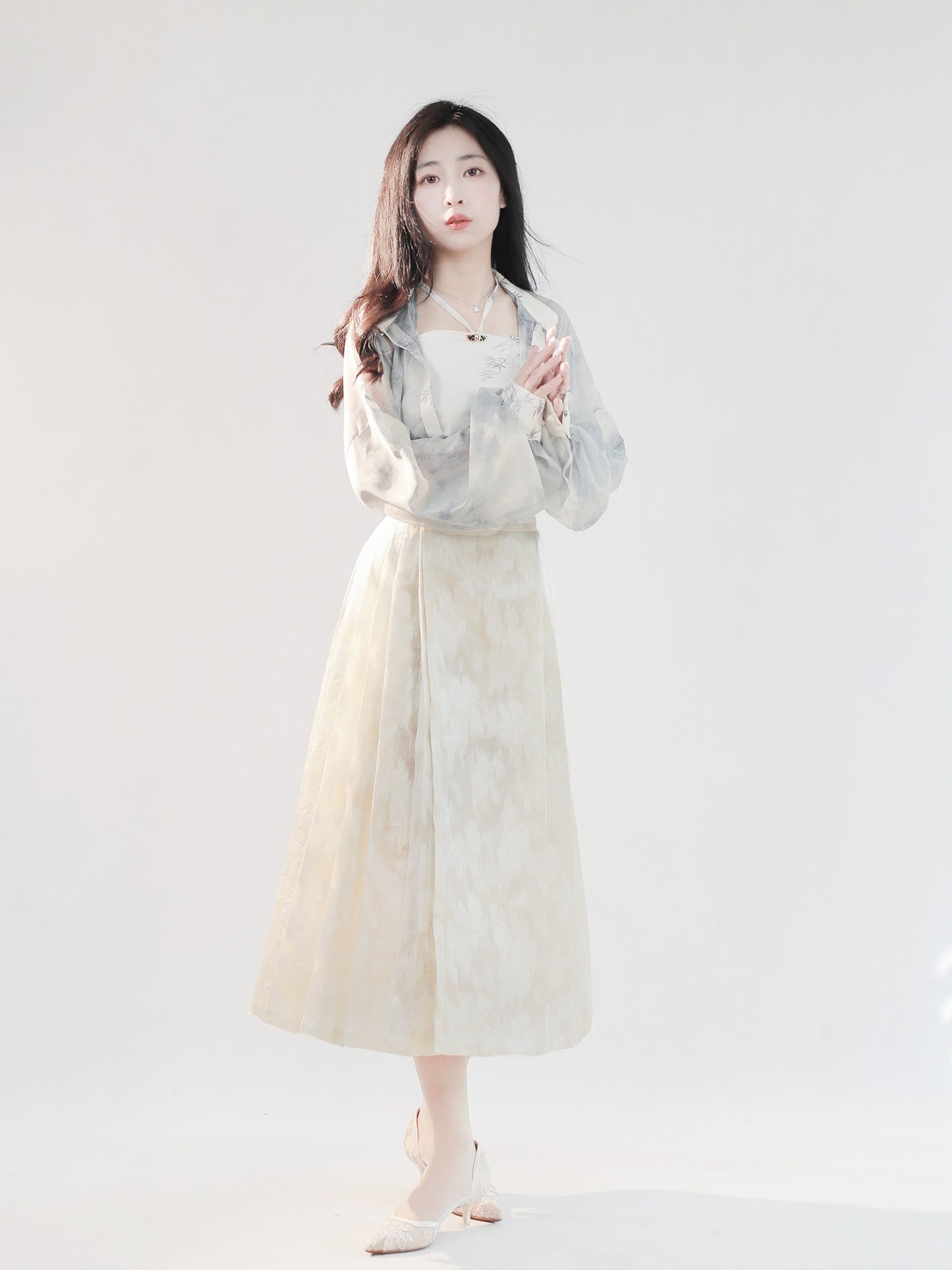 29 Moon Veiled in Smoke Xiao Lu Shui Original Ming Dynasty-style Hanfu Shoulder Cape, Lightweight Sun Protection Jacket for Summer, Double-Breasted Open Front Cardigan with Straps, Golden Horseface Skirt.