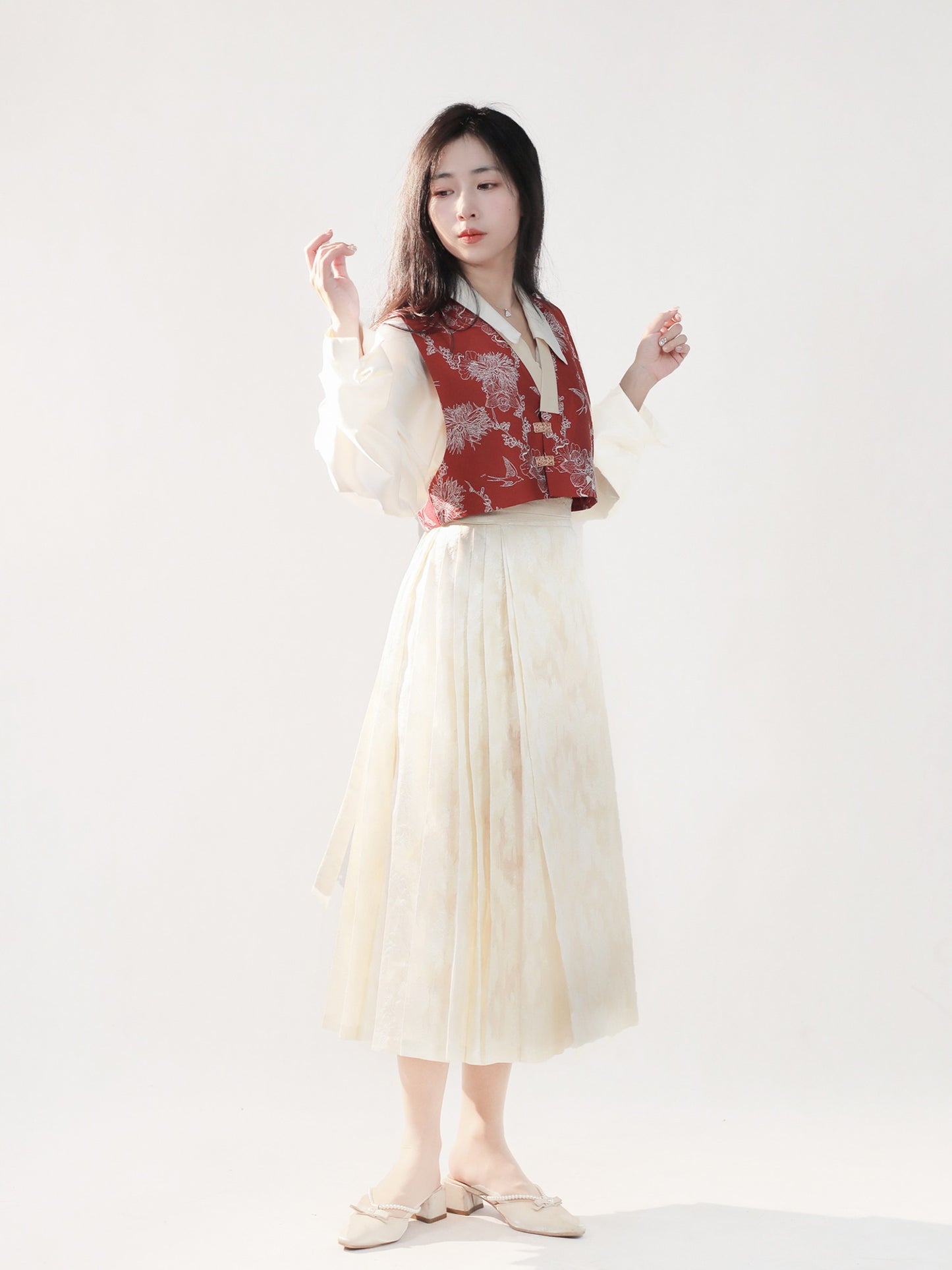 48 Spring has comes  Xiao Lu Shui national style, Hanfu, small man, red than Jiaming, short placket, short horse face, Tang Shuzi, daily work