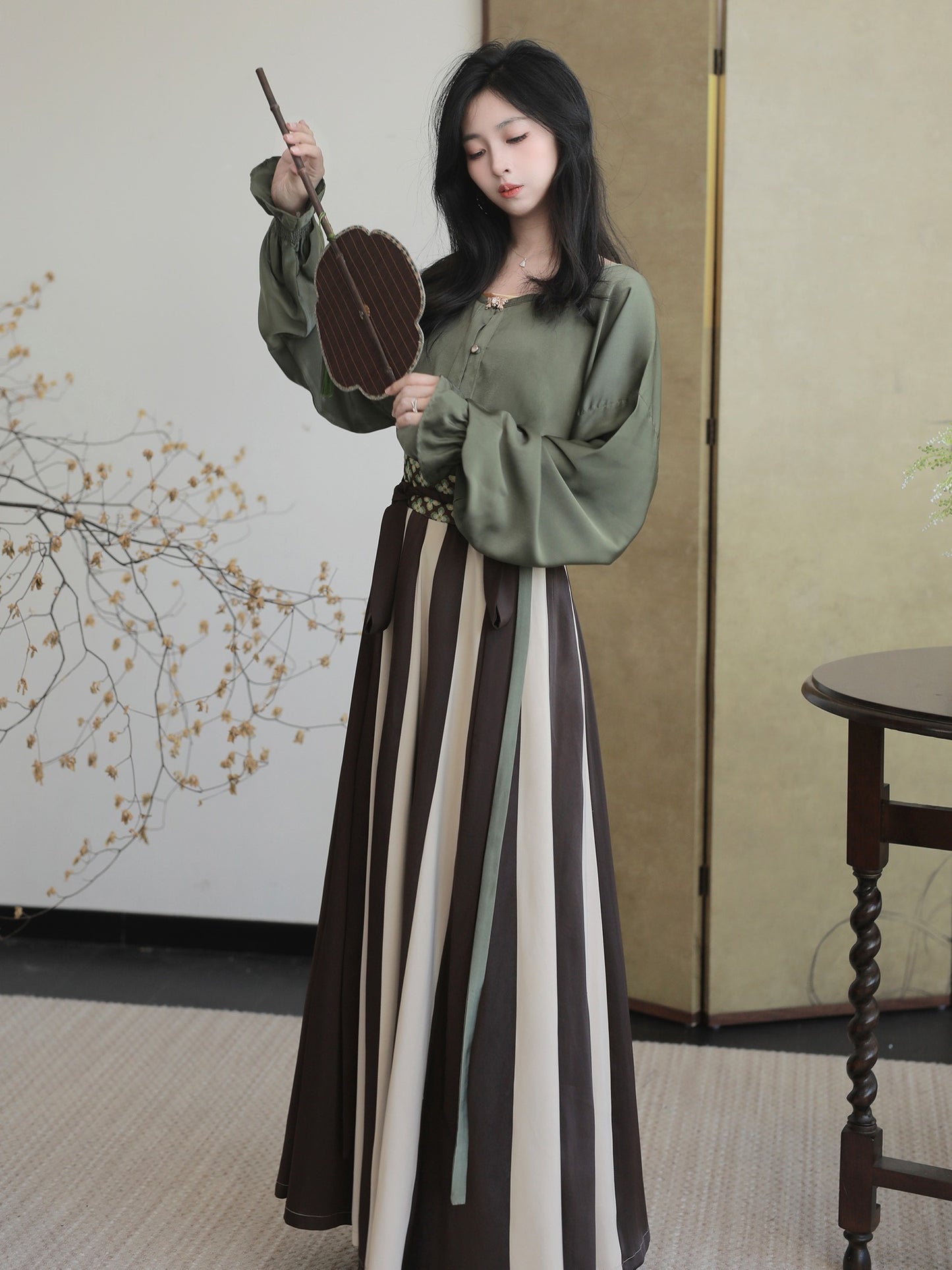 47 Xiao Lu Shui Jiao Xia Ke Original Innovative New Chinese Style Tang Dynasty-Inspired Hanfu Round-Neck Shirt, Improved Mid-Waist Twenty-Eight-Panel Skirt, Autumn Collection New Arrival