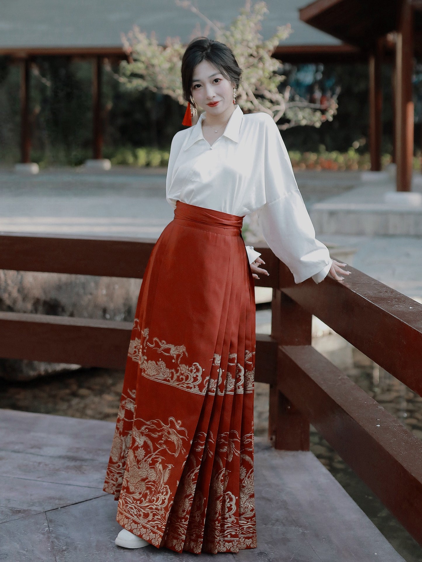 21、Xiao Lu Shui, Bailuzhou, Chinese Weaving Golden Horse Face Skirt, Red Toasting Dress, Suit, Door Dress, Wedding Dress, Wedding Dress