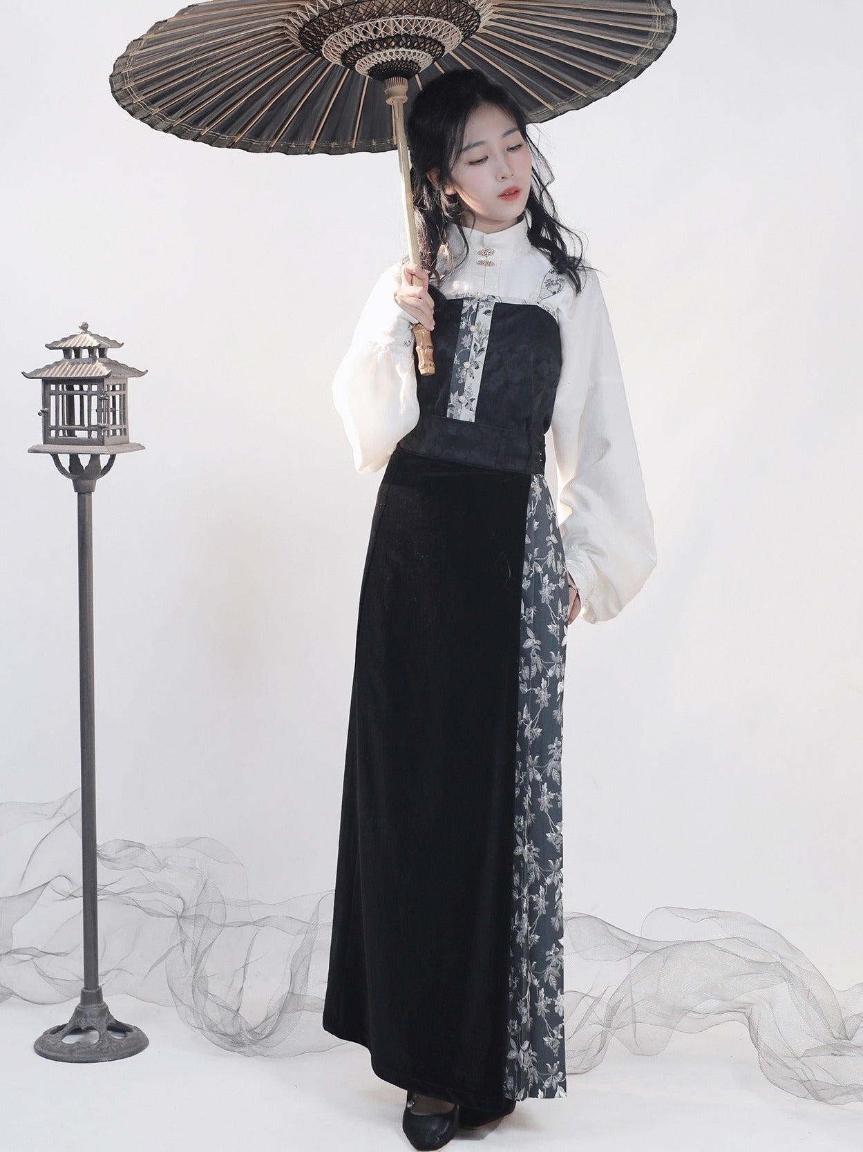 37 Frosty Moon Night Xiao Lu Shui Element Traditional Chinese Clothing, Autumn Collection, Black & White Jacquard, Cool Velvet, Song Dynasty Swirling Skirt, Stand Collar, Ming Dynasty-style Main Waistband