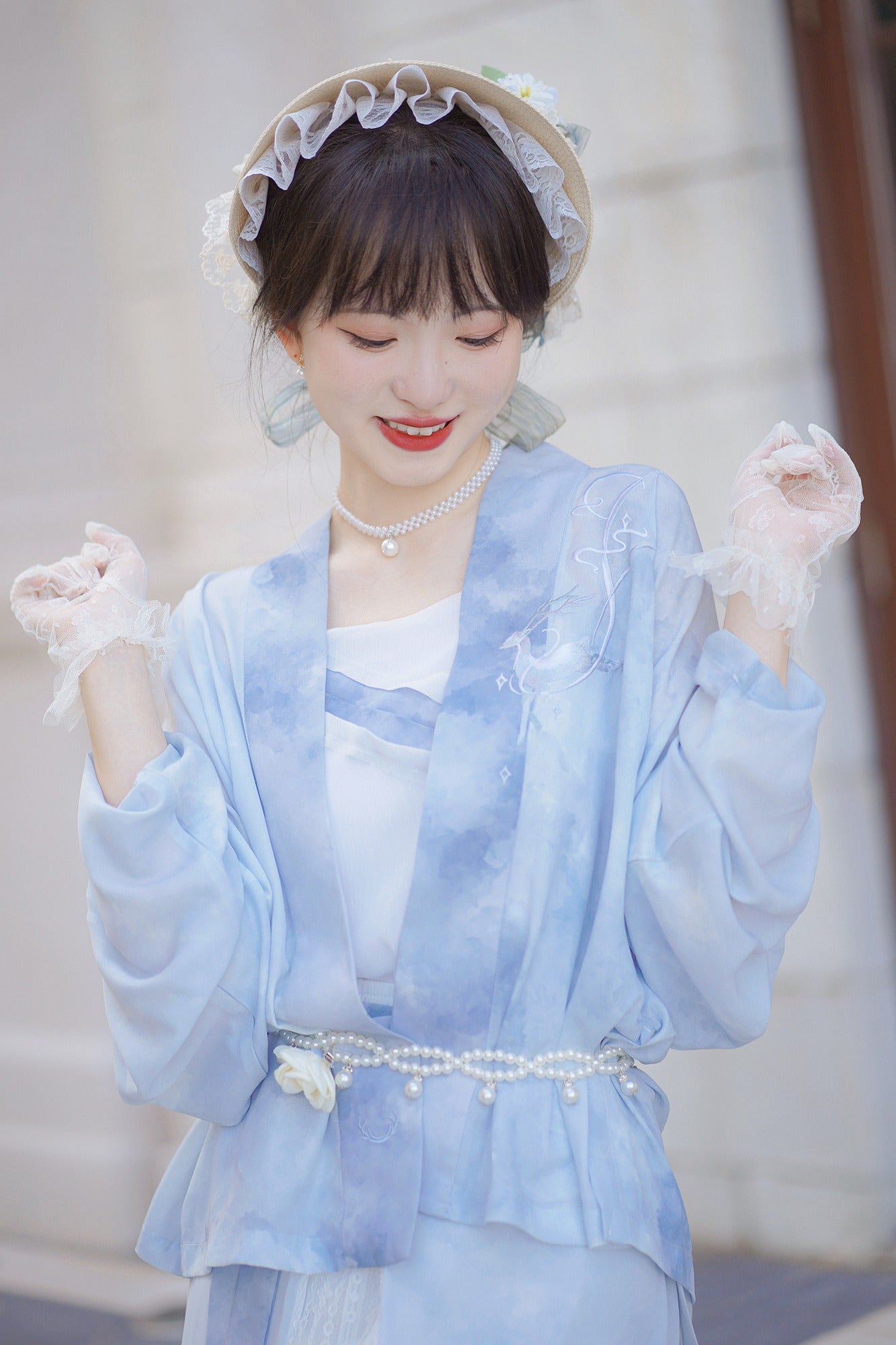 2 Xiao Lu Shui collection of Chinese-style Hanfu Tangbeizi showcases women's jackets that blend traditional Hanfu elements with modern workplace needs, making them perfect for both daily wear and commuting.