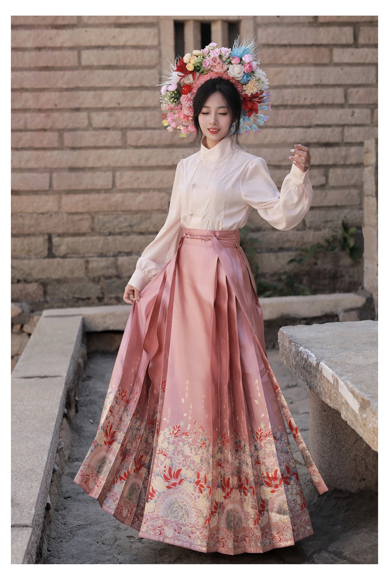 25 Yi Nian hairpin Flower Xiao Lu Shui, original Ming Hanfu, improved Ming cardigan, stand-up collar, woven gold imitation makeup, flower horse face skirt