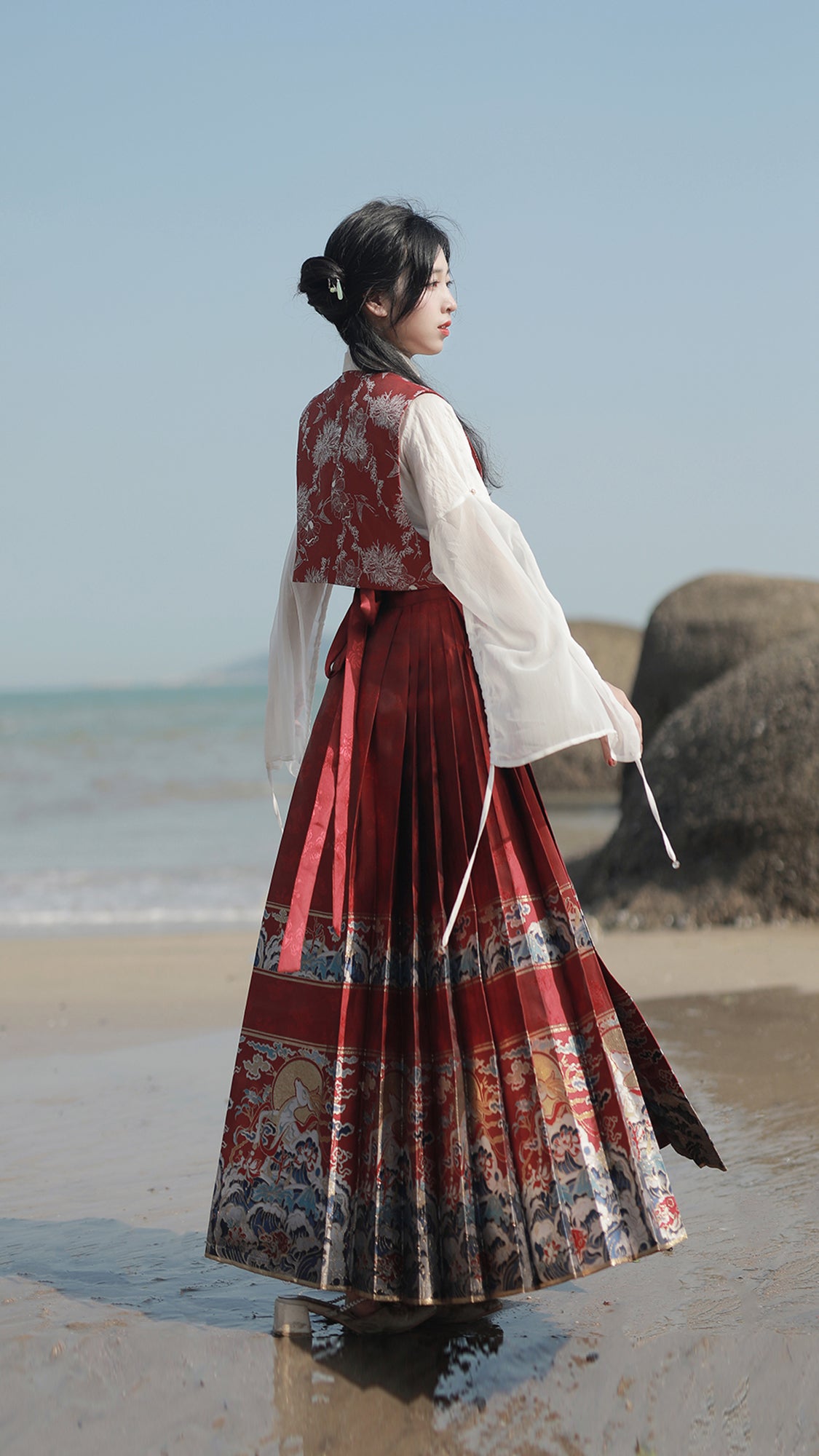 [Deer Spirit Shaking the Sea]Traditional Chinese Ming-style Red Brocade Mid-length Horseface Skirt