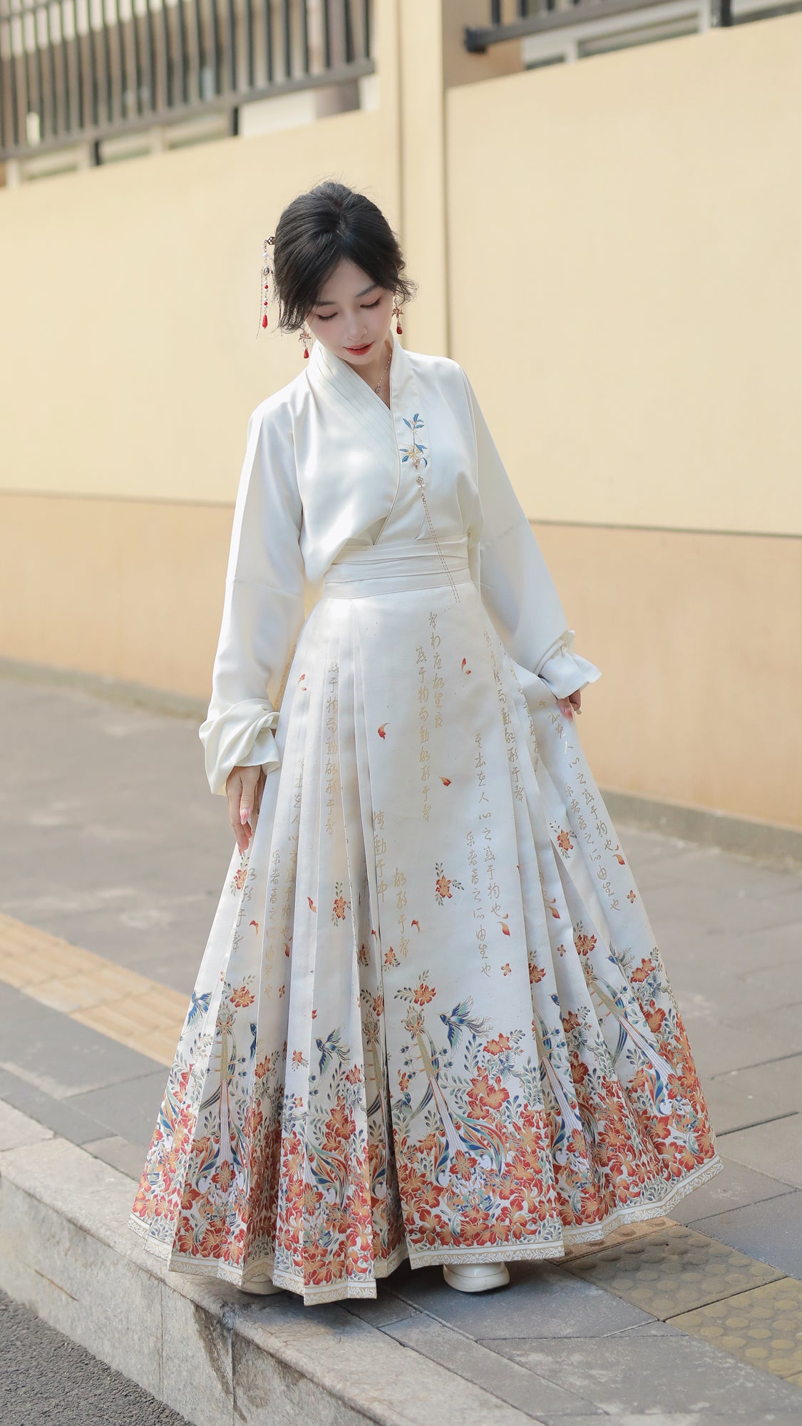 [Melodious Phoenix Flower] Ming-style Hanfu Brocade Horseface Skirt - White